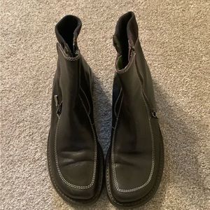 Donald J Pliner Brown leather boots